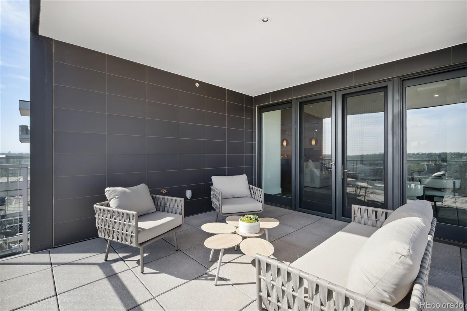 155 Steele Street Unit: 1112