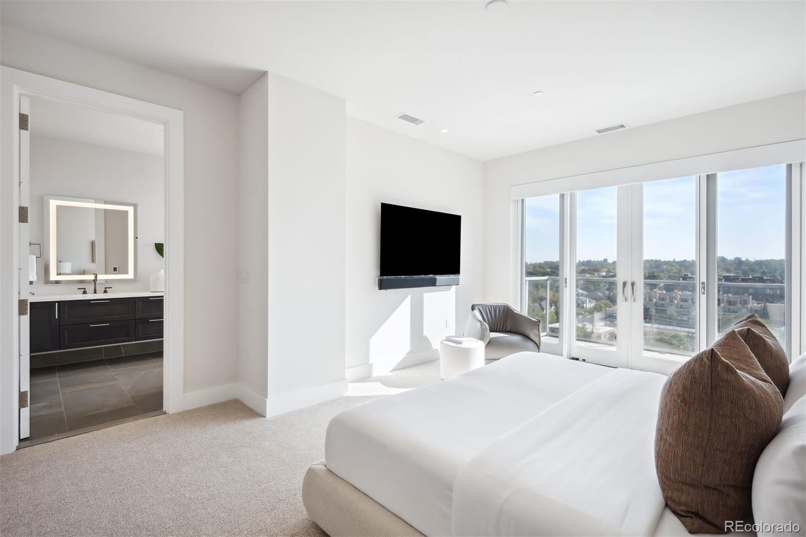 155 Steele Street Unit: 1112