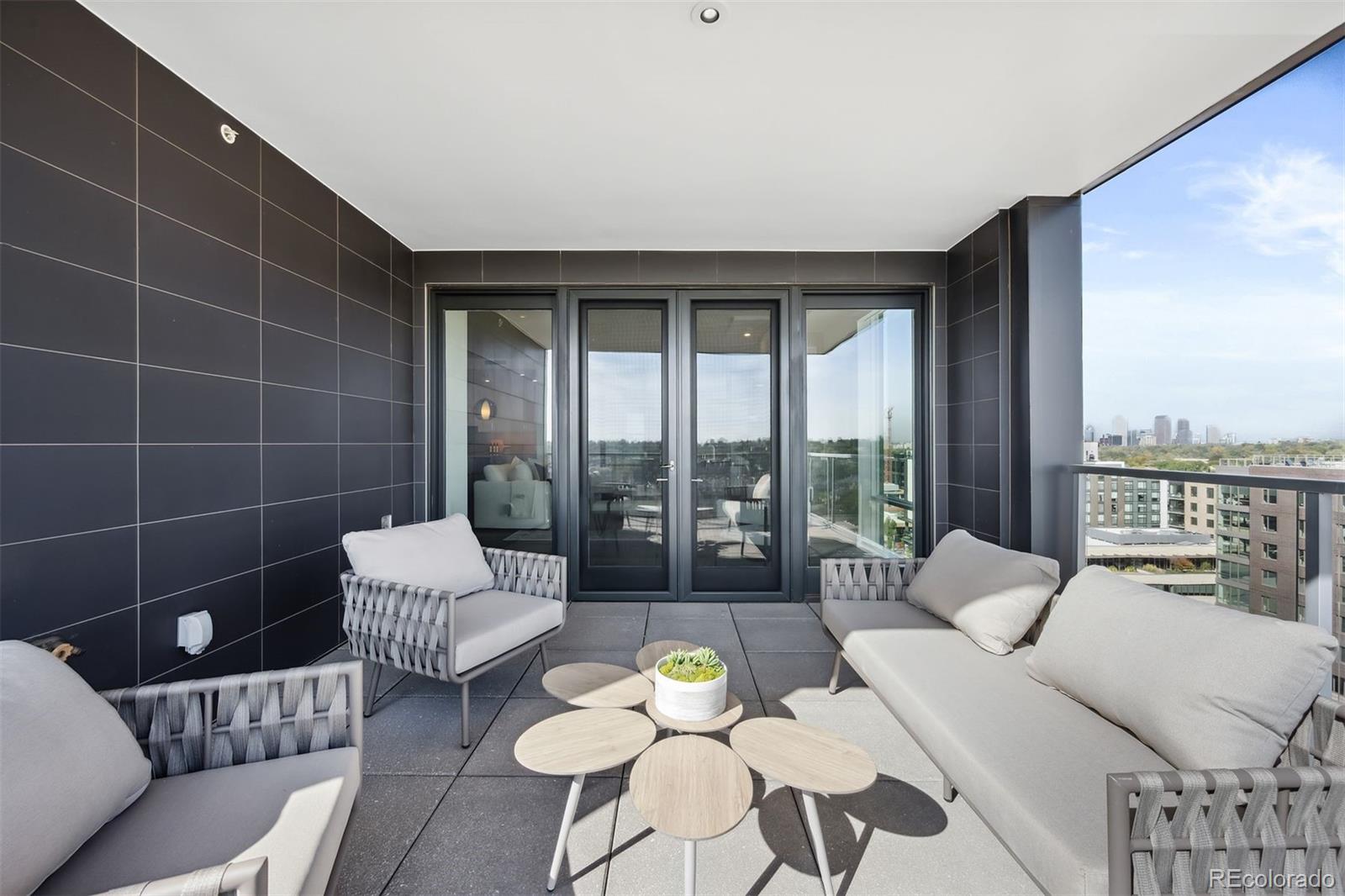 155 Steele Street Unit: 1112