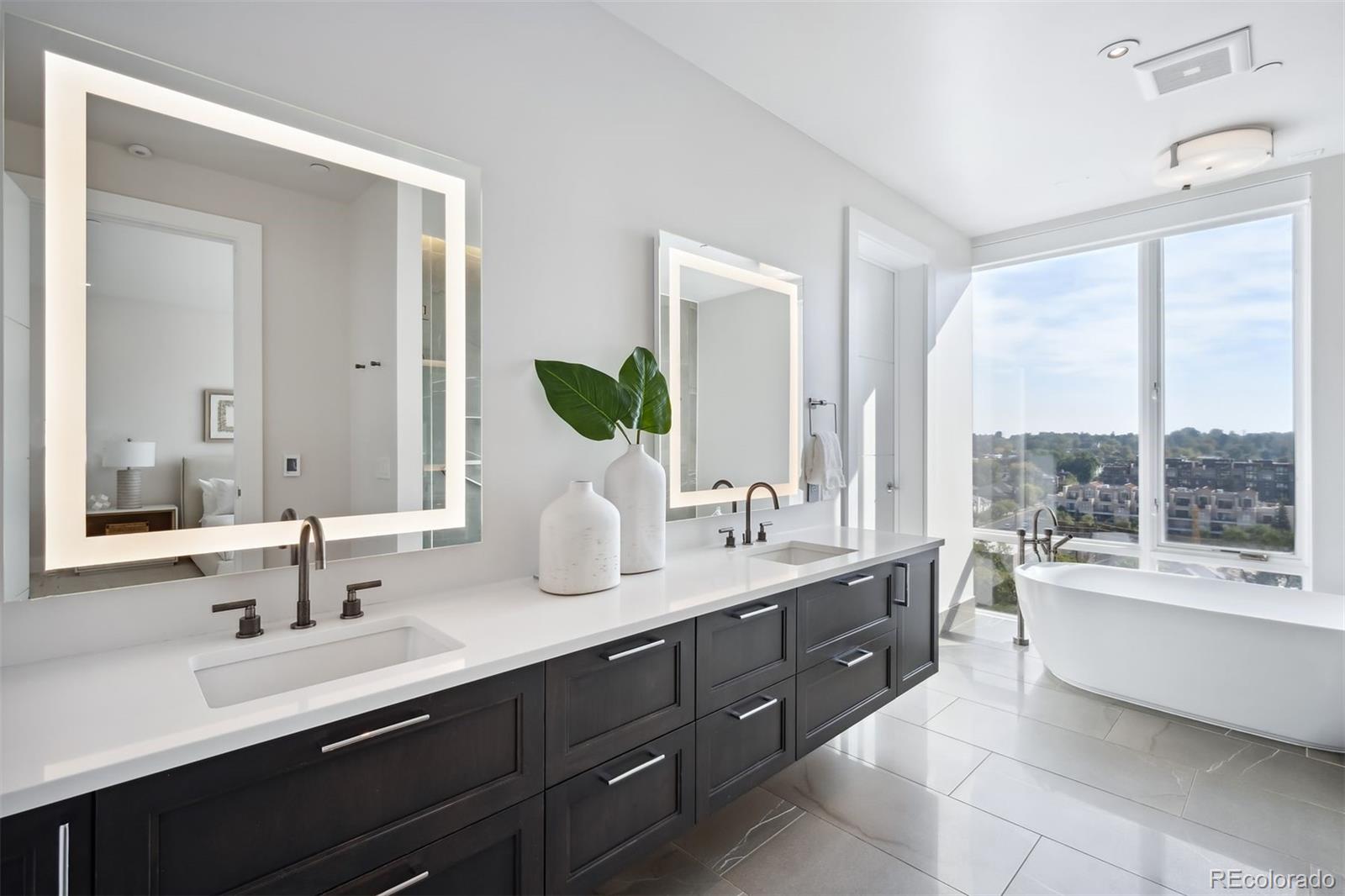 155 Steele Street Unit: 1112