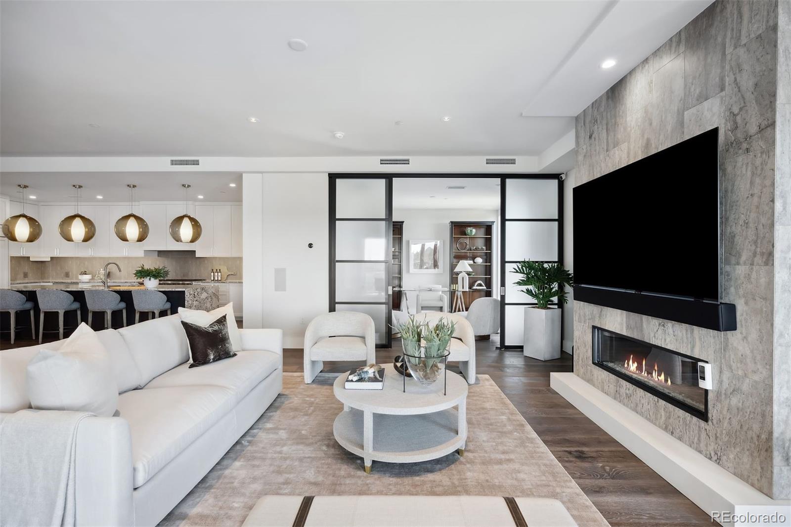 155 Steele Street Unit: 1112