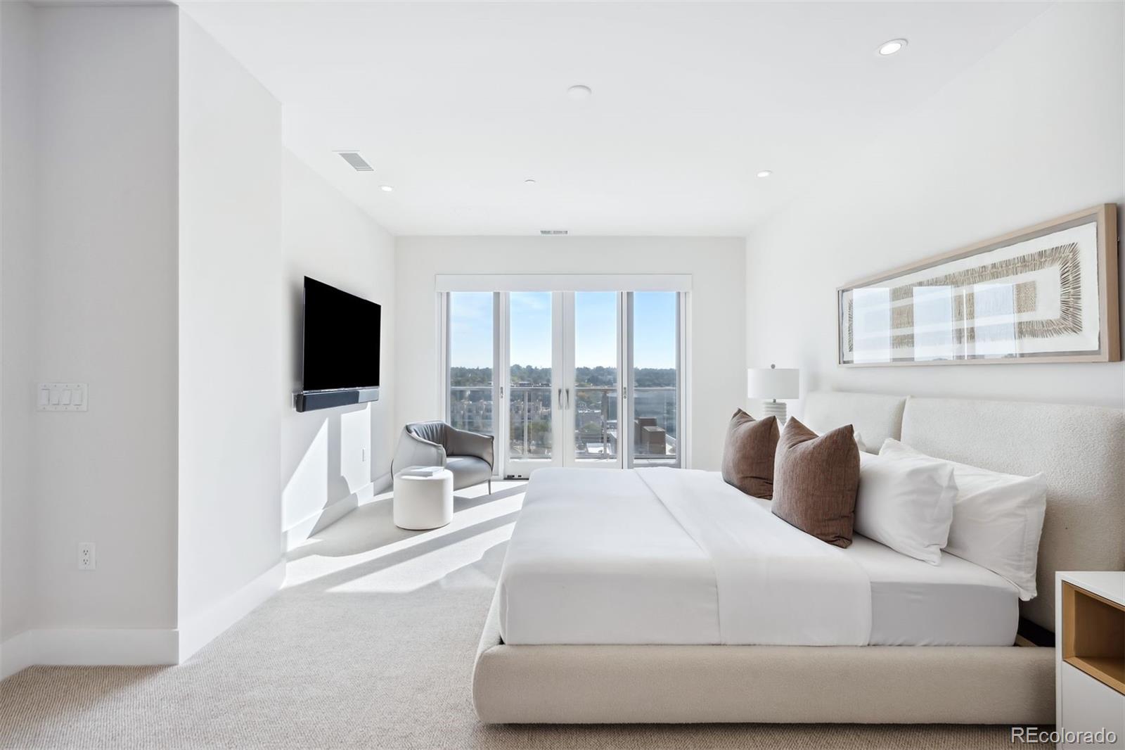 155 Steele Street Unit: 1112
