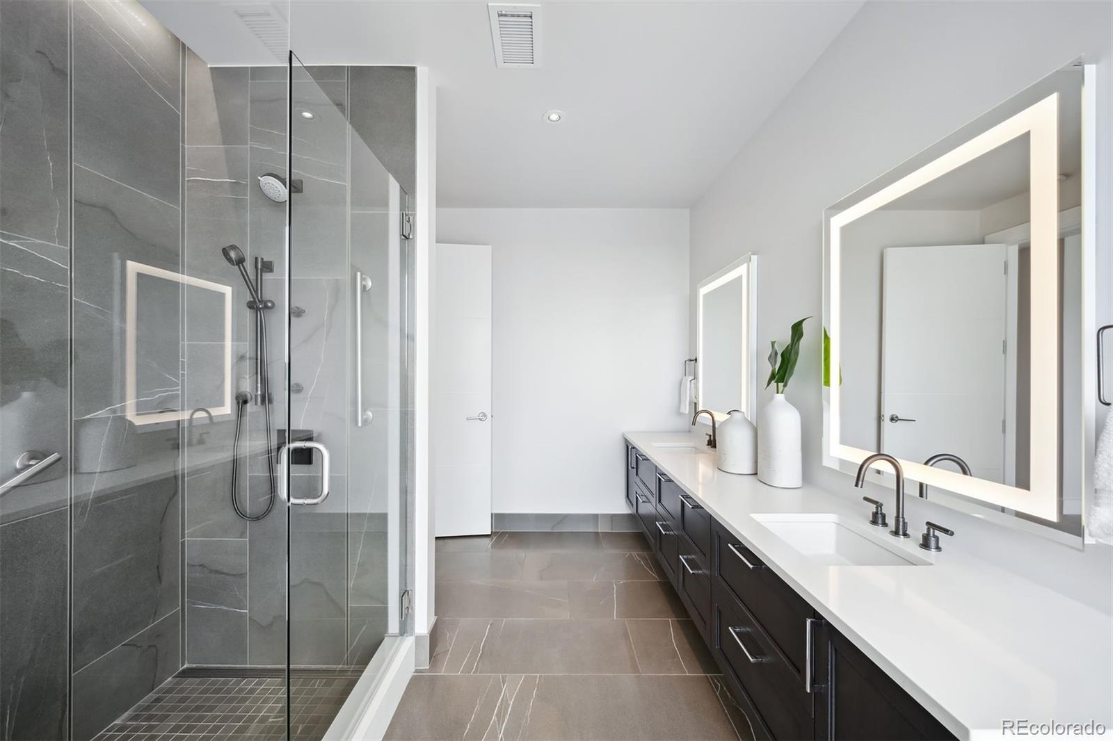 155 Steele Street Unit: 1112