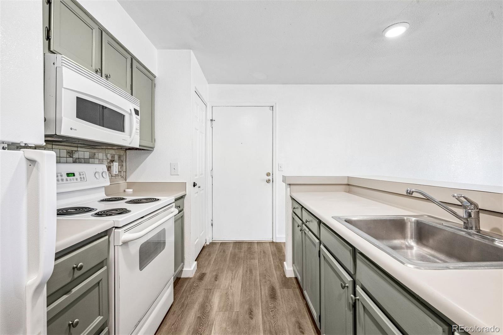 4899 S Dudley Street Unit: 7E