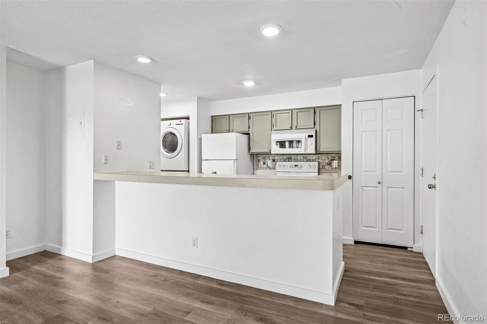 4899 S Dudley Street Unit: 7E