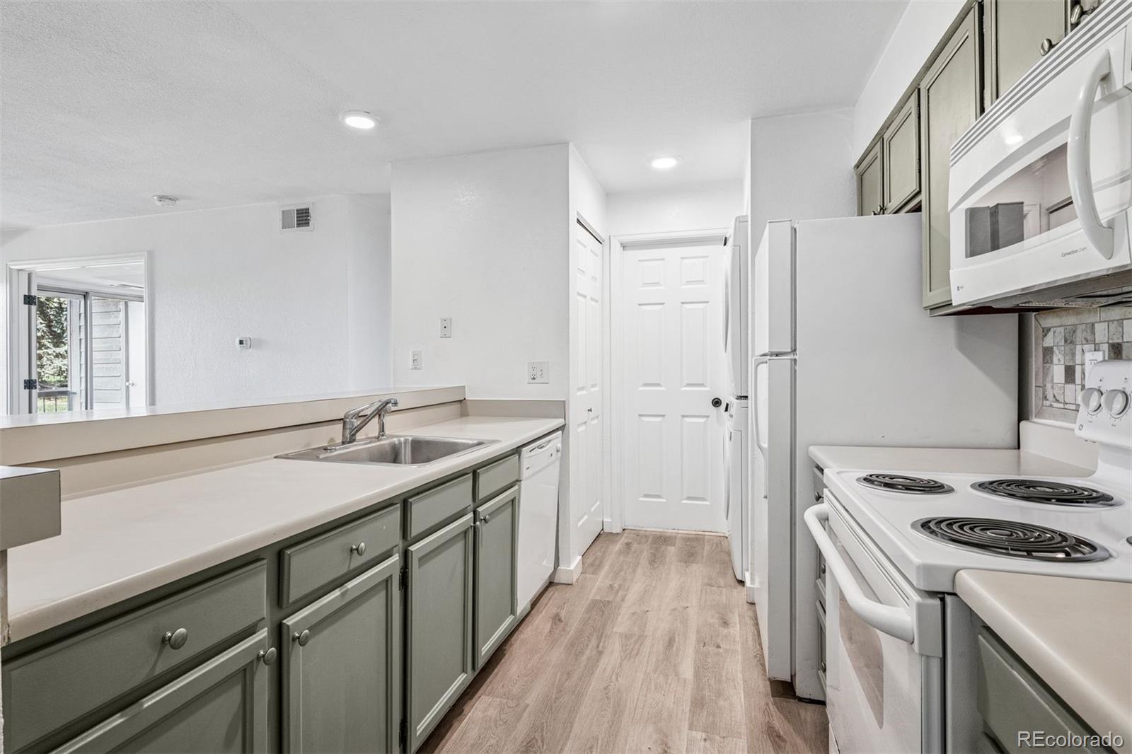 4899 S Dudley Street Unit: 7E