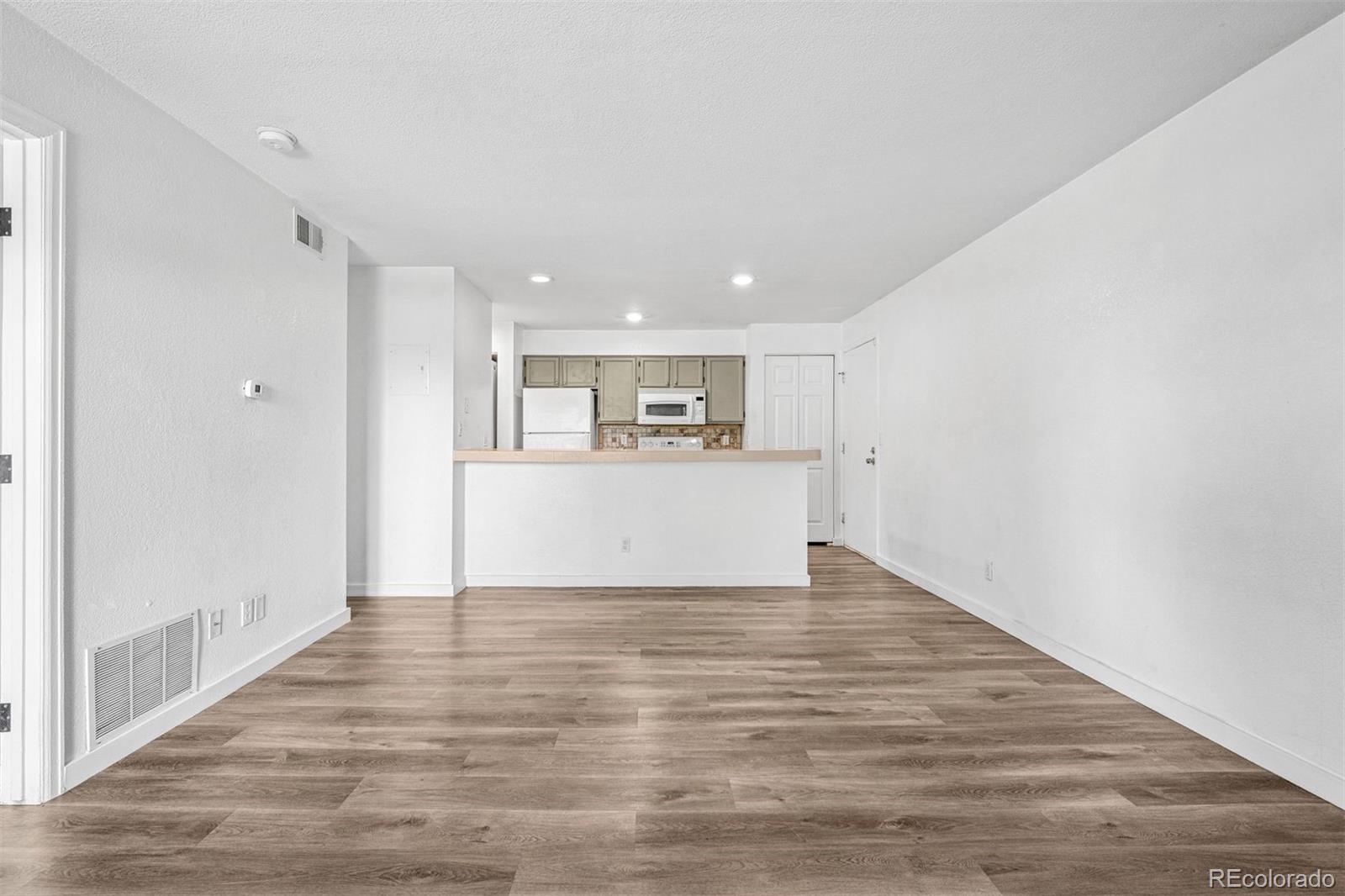 4899 S Dudley Street Unit: 7E