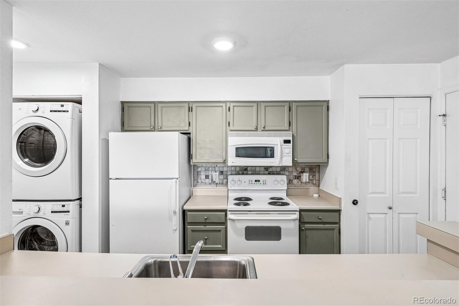 4899 S Dudley Street Unit: 7E