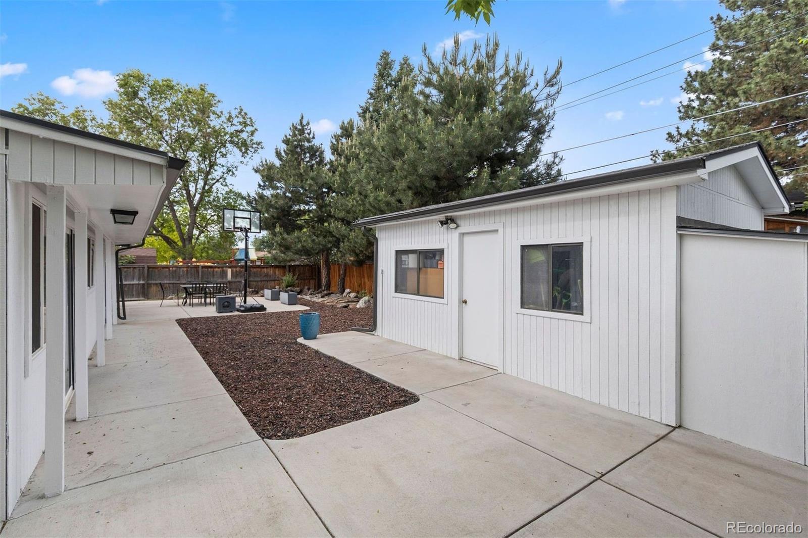 141 S Saulsbury Street