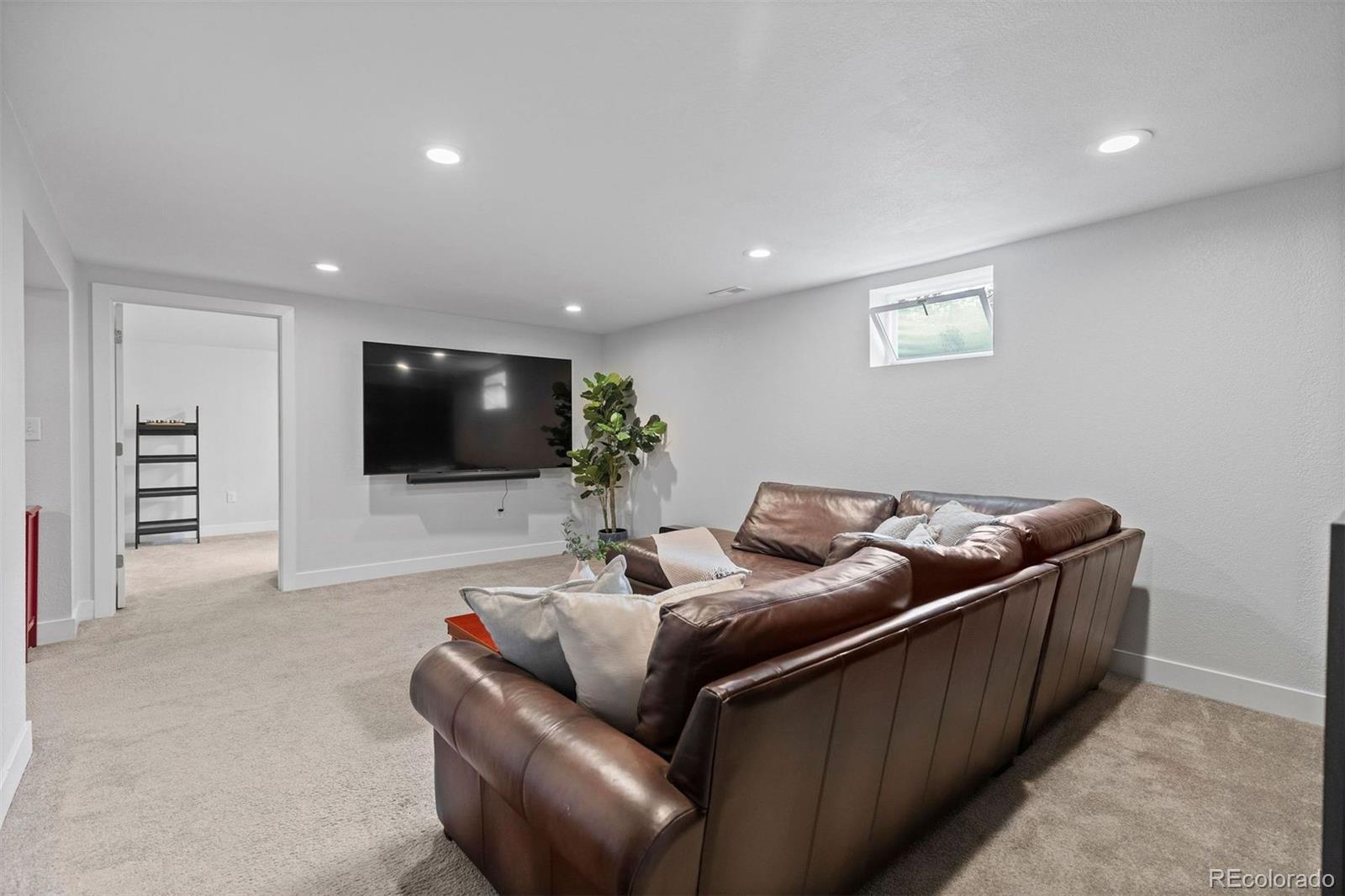 141 S Saulsbury Street