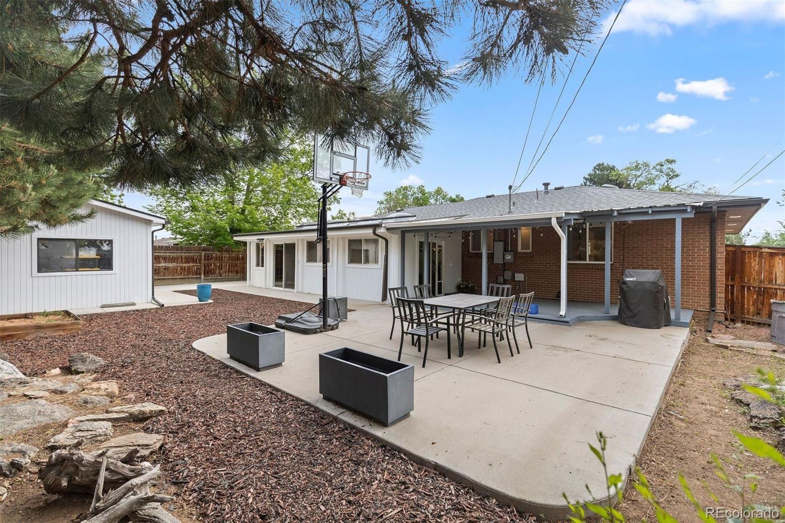 141 S Saulsbury Street
