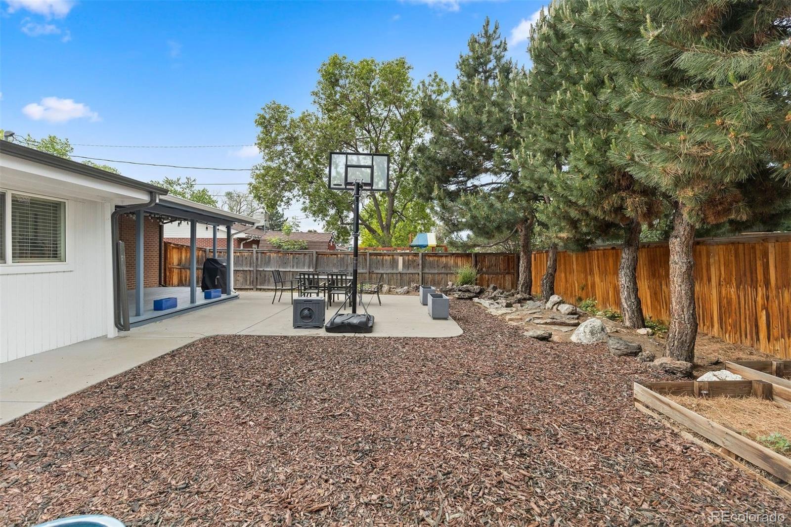 141 S Saulsbury Street
