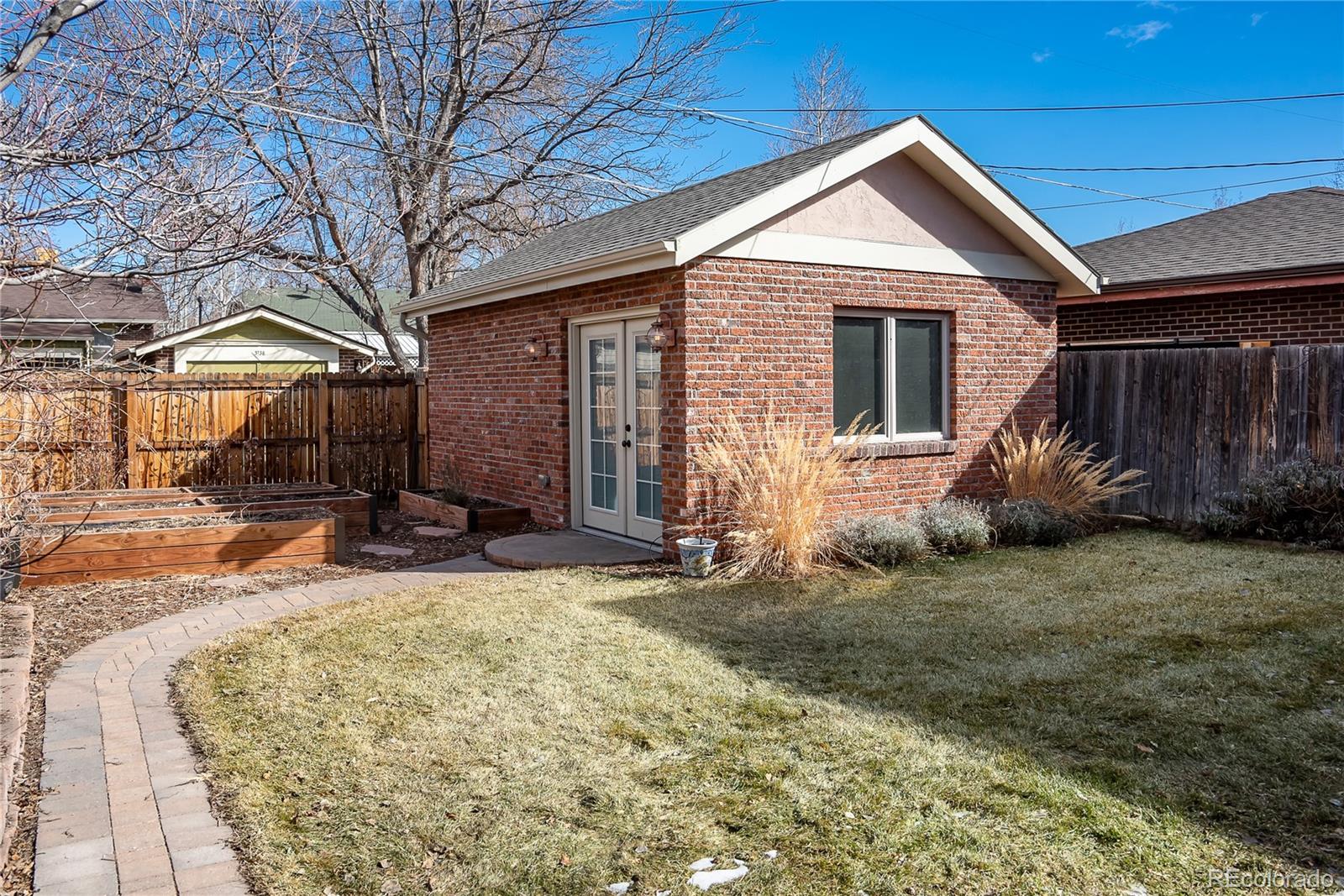 3137 W 37th Avenue