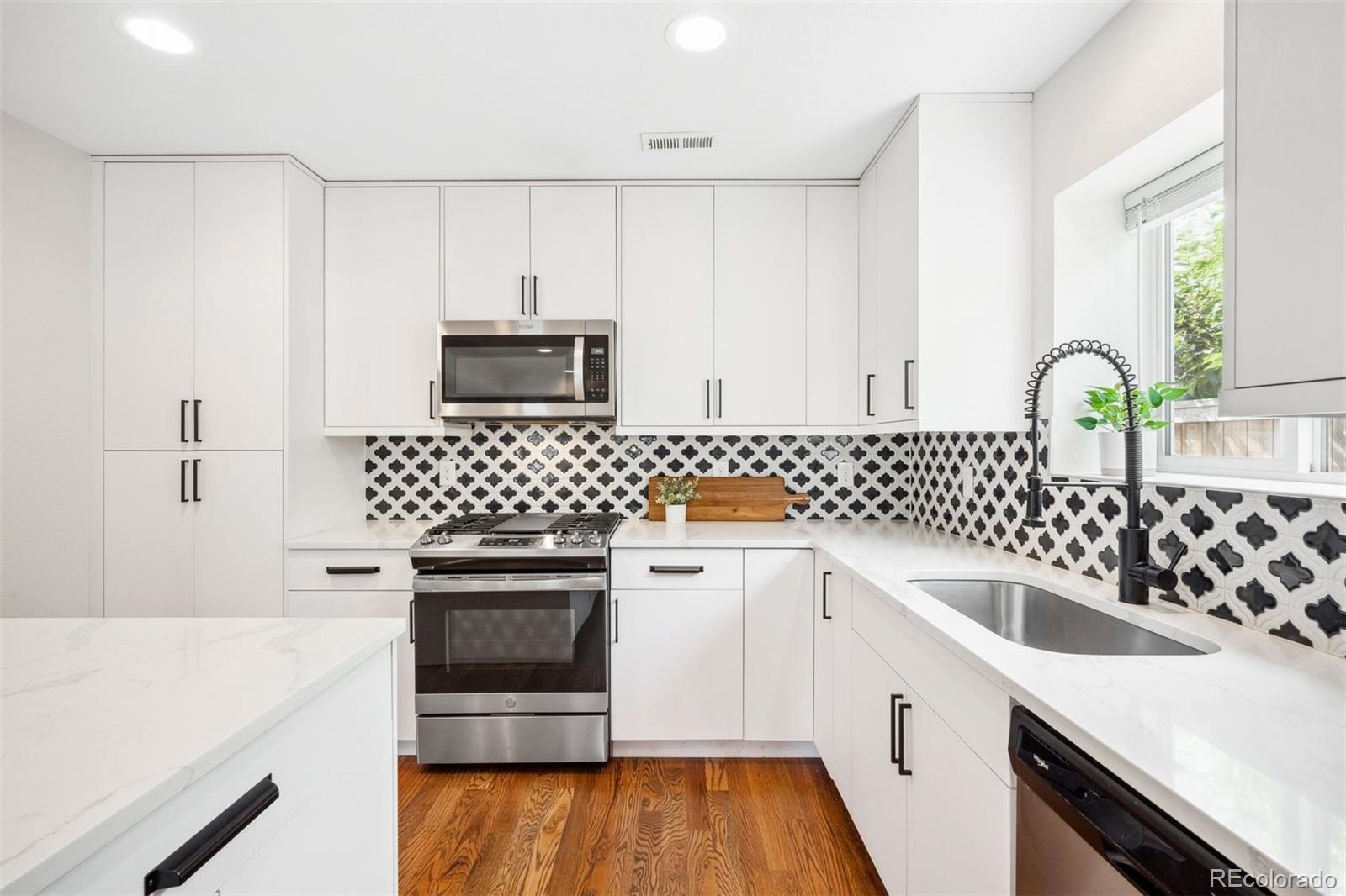 1053 S Locust Street