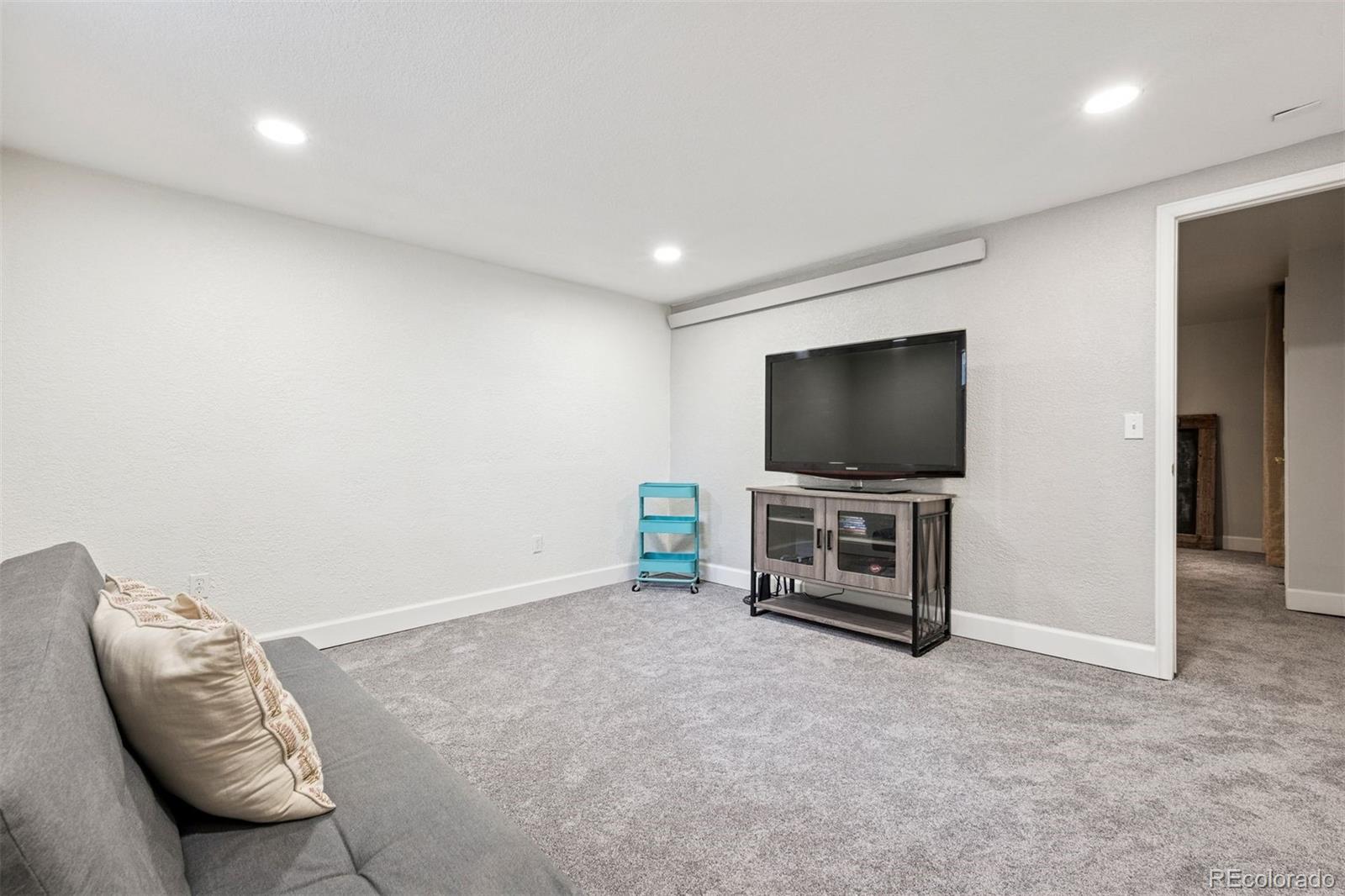 6970 S Eudora Street