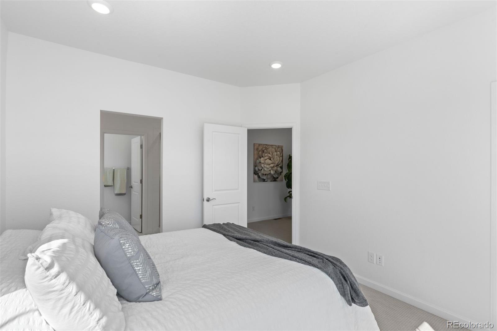 1998 S Poplar Court