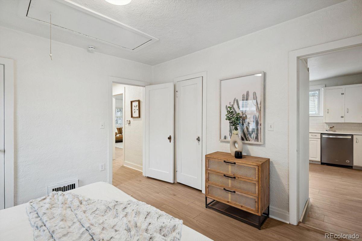 5359 S Windermere Street