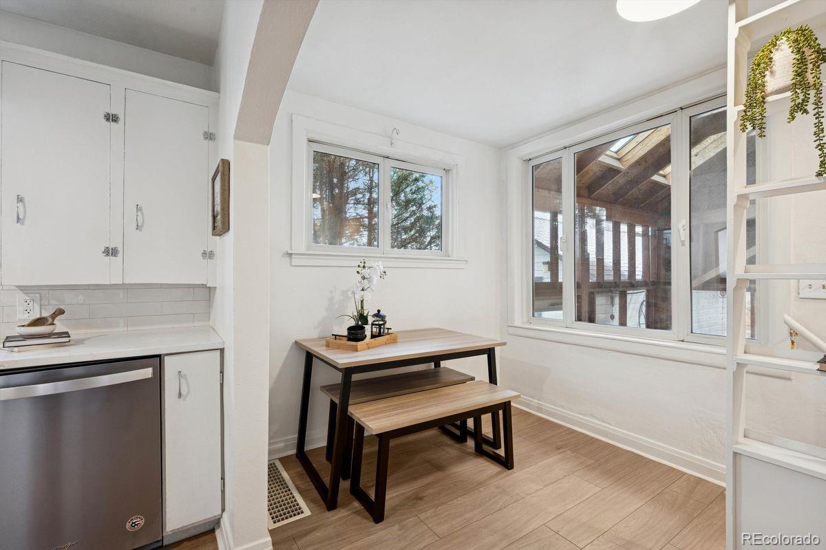 5359 S Windermere Street