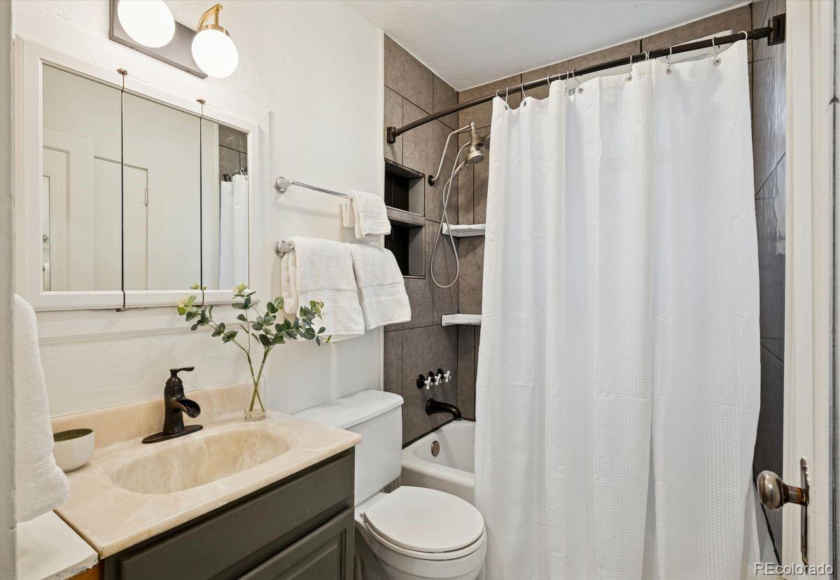 5359 S Windermere Street