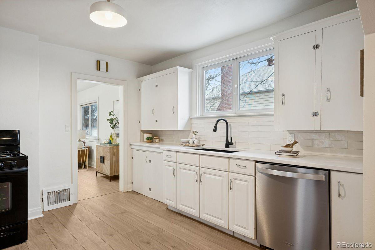 5359 S Windermere Street