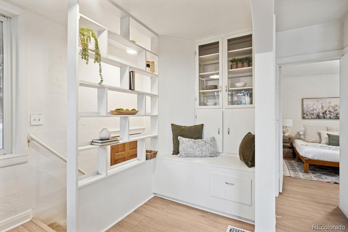 5359 S Windermere Street