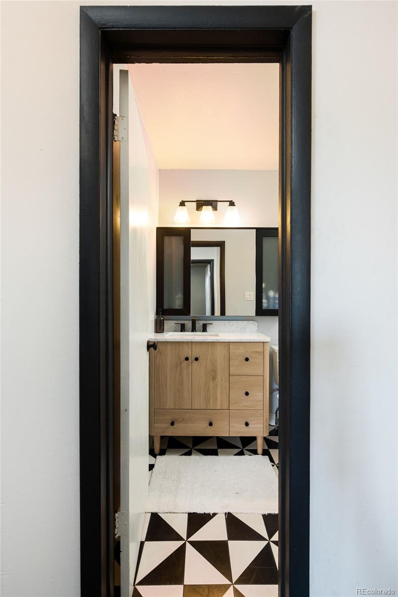 2700 S Holly Street Unit: 202