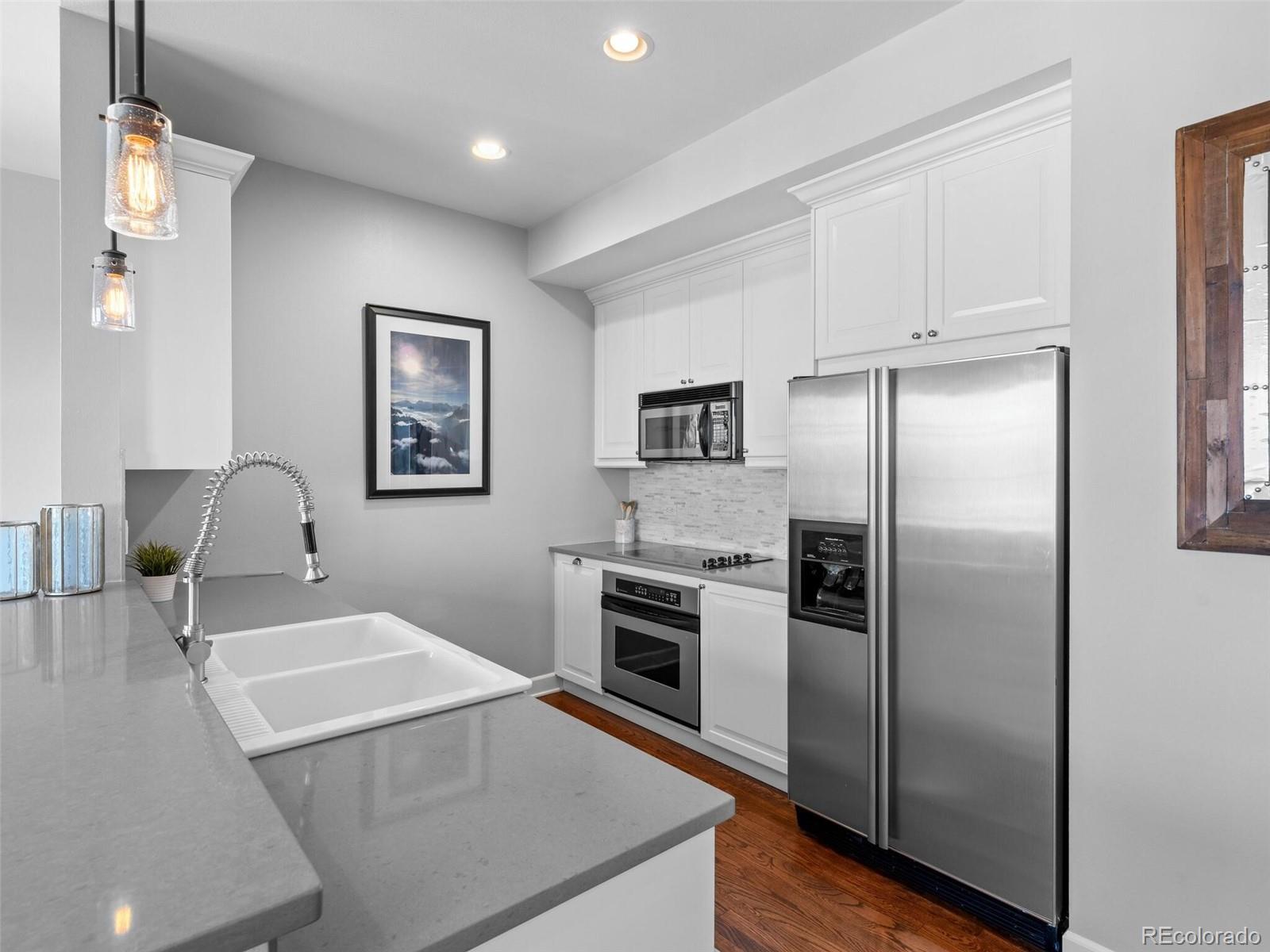 25 N Downing Street Unit: 1-1004