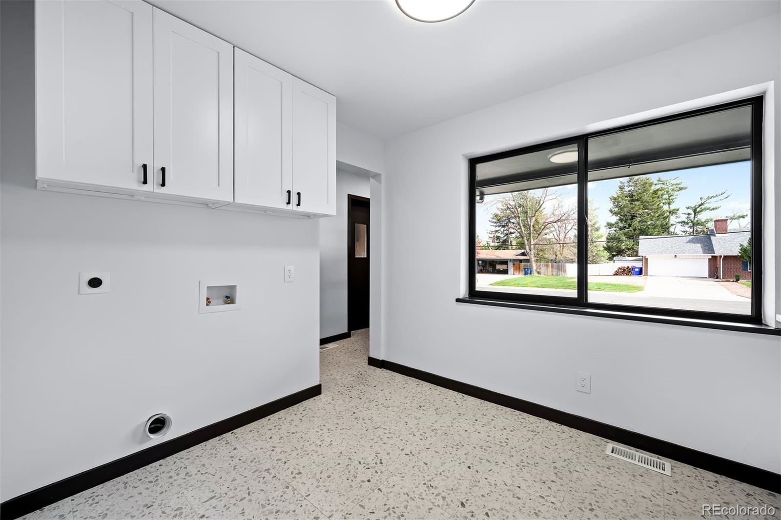 13005 Willow Lane