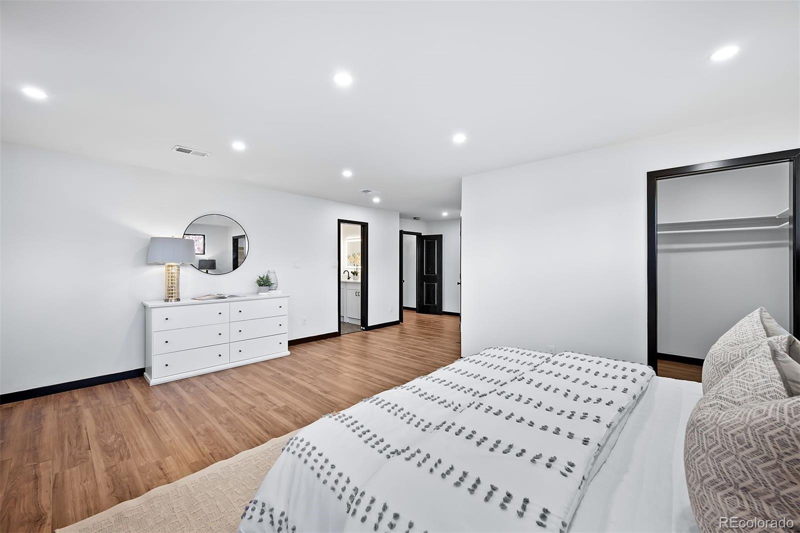 13005 Willow Lane