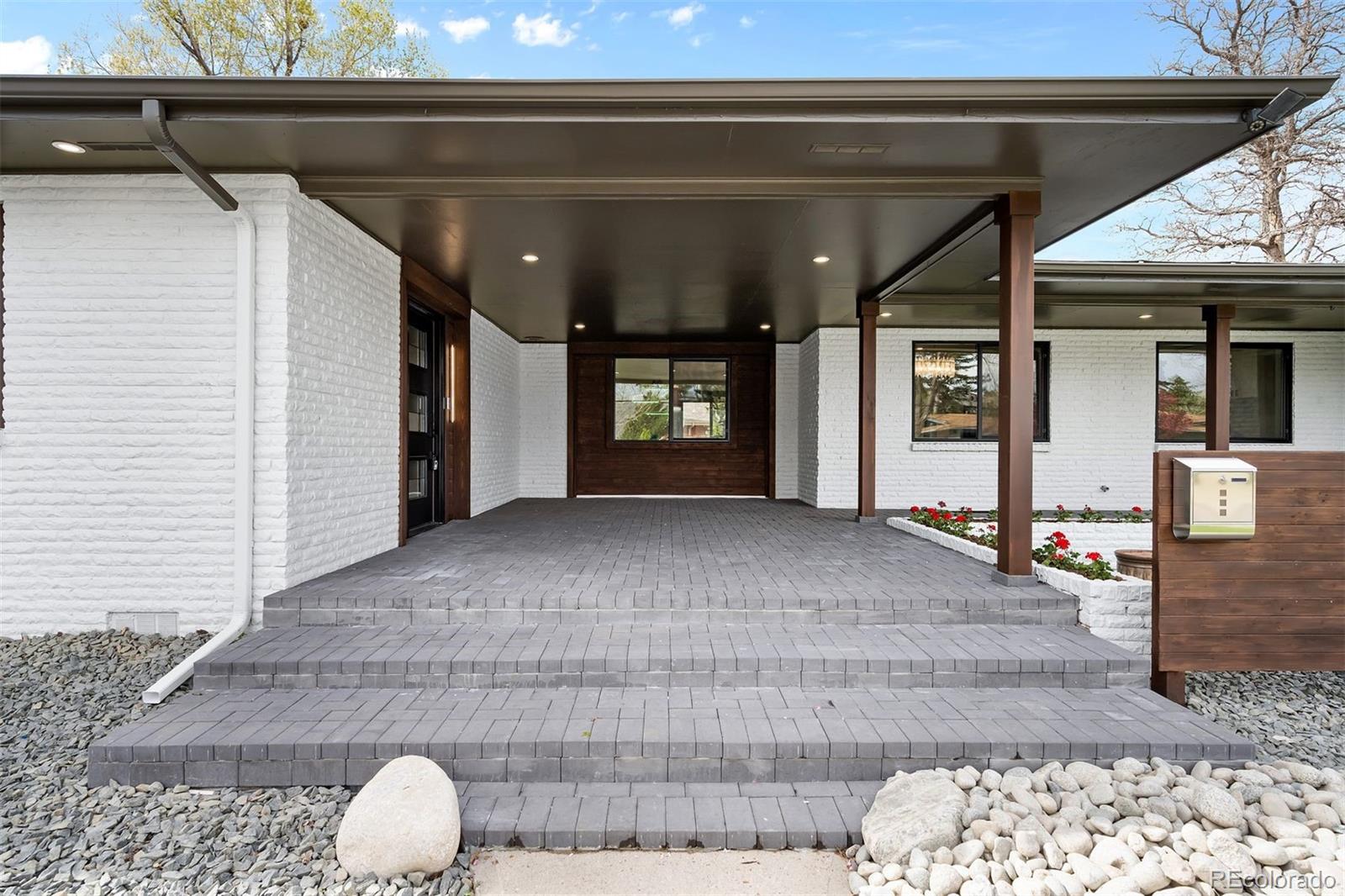 13005 Willow Lane