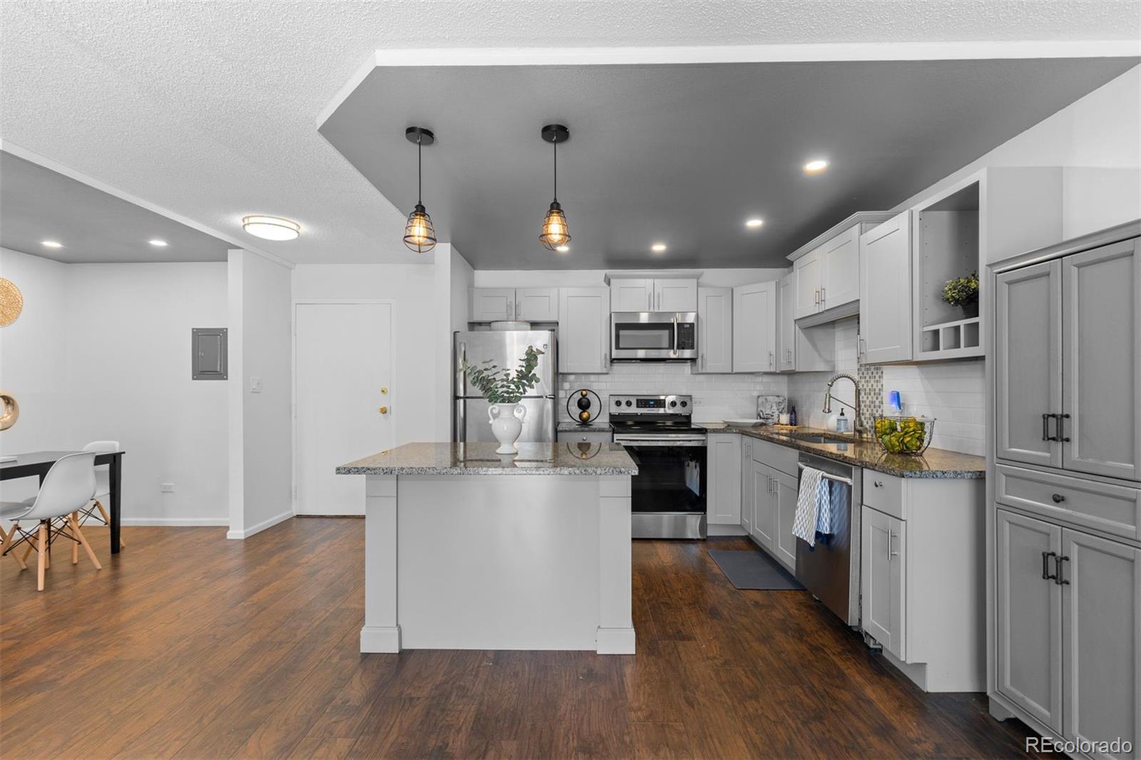 610 S Clinton Street Unit: 10A