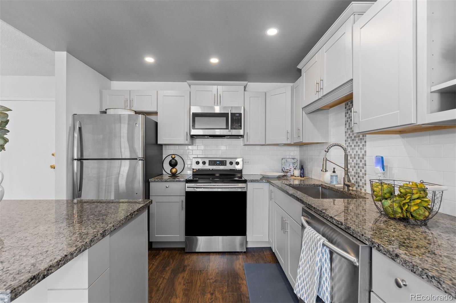 610 S Clinton Street Unit: 10A