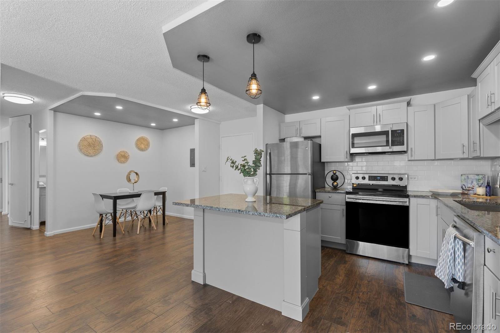 610 S Clinton Street Unit: 10A