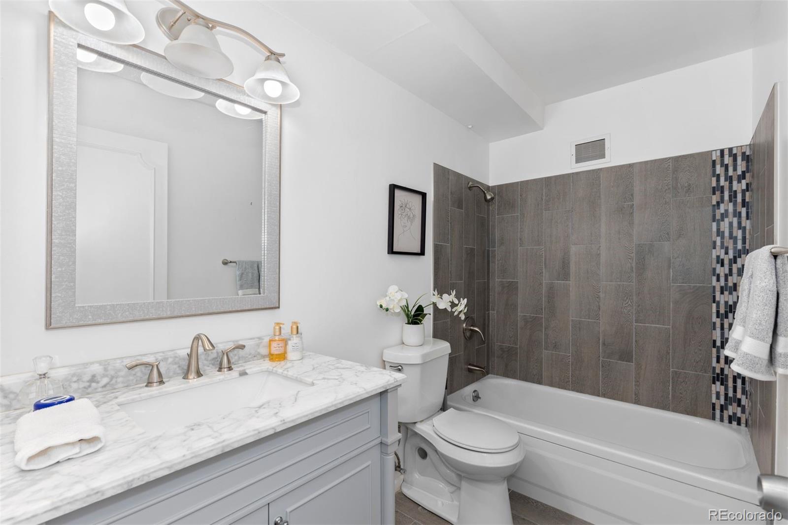 610 S Clinton Street Unit: 10A