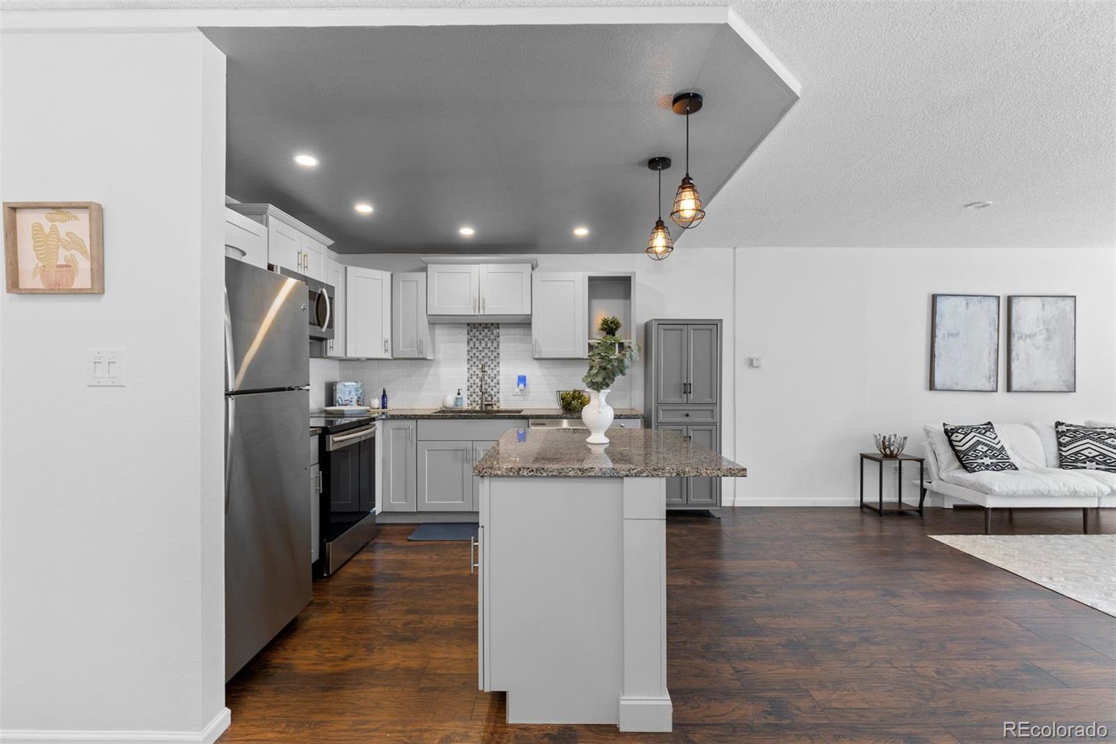 610 S Clinton Street Unit: 10A