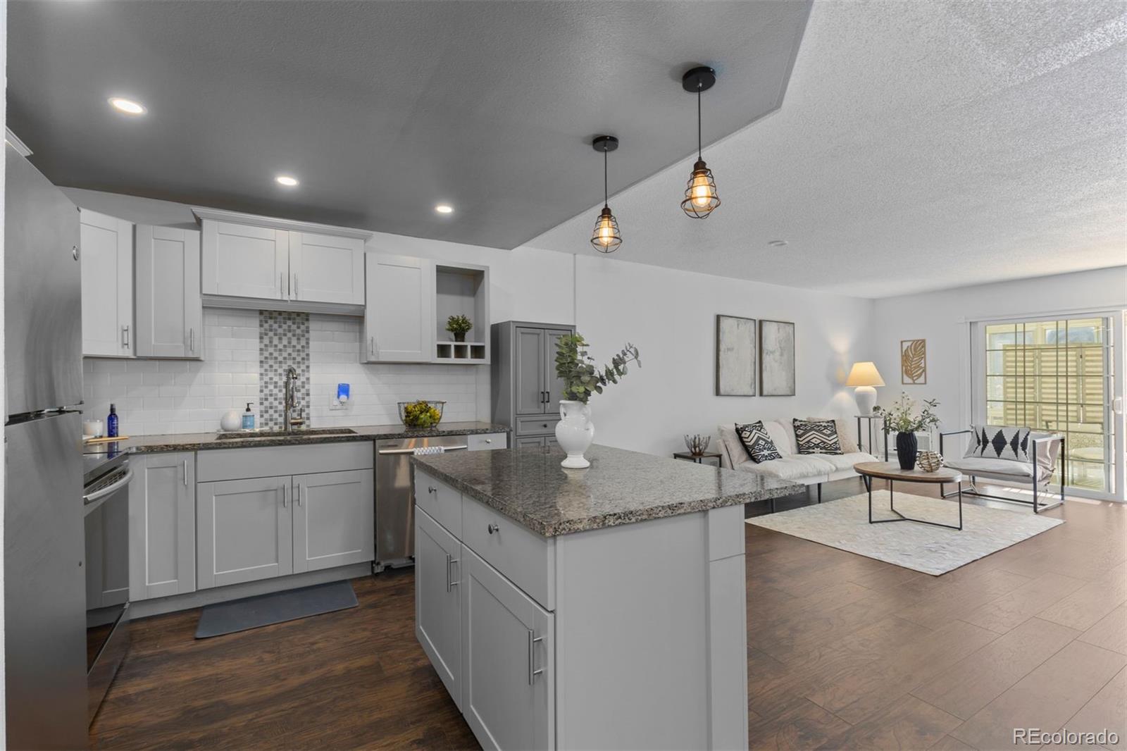610 S Clinton Street Unit: 10A