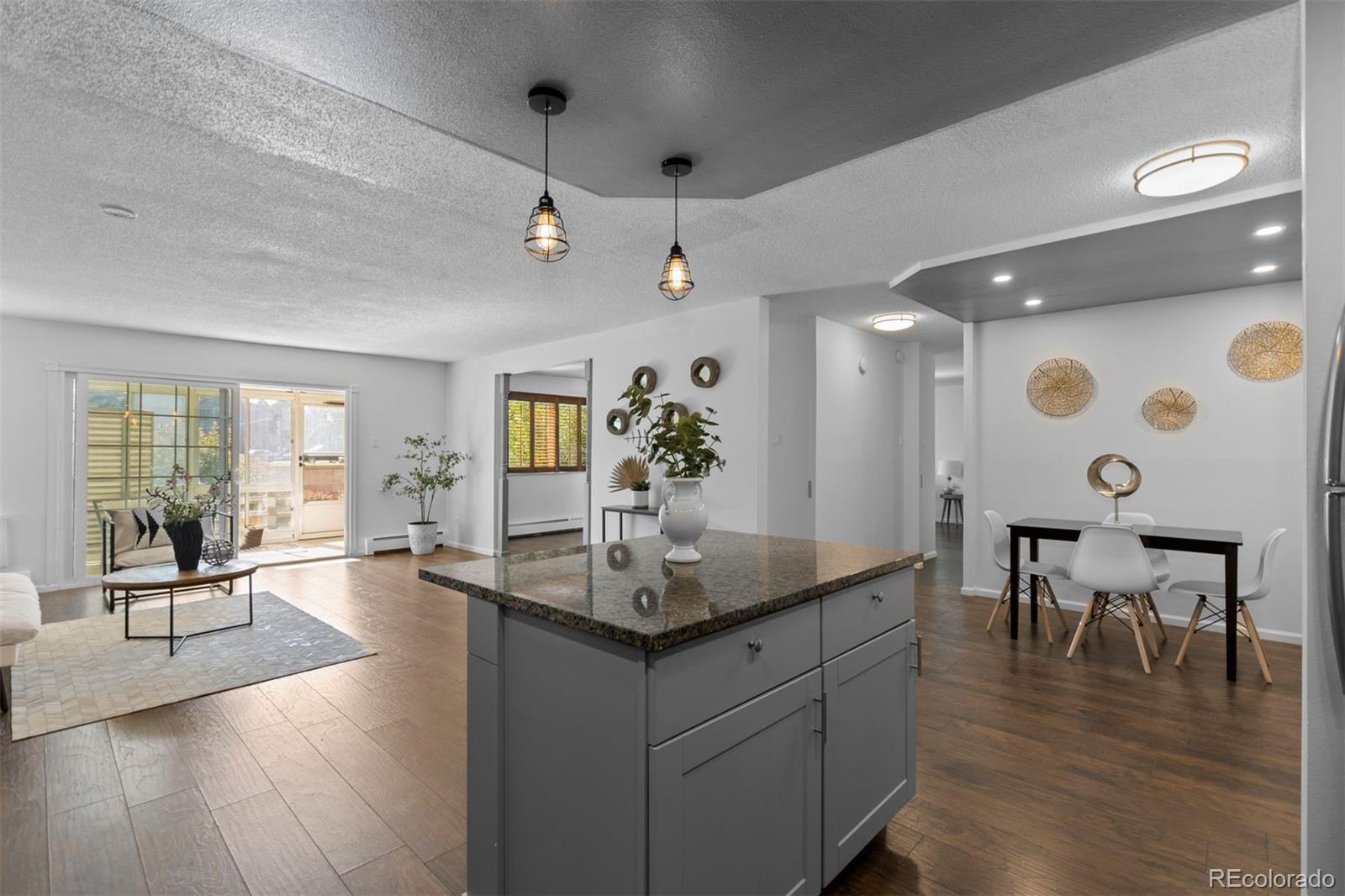 610 S Clinton Street Unit: 10A