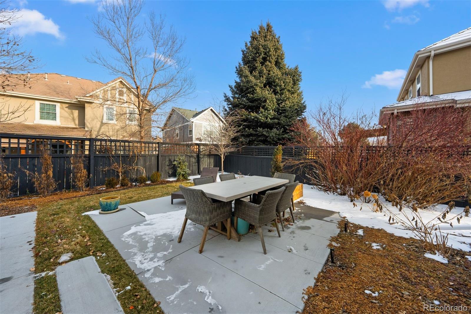 1004 Roslyn Court