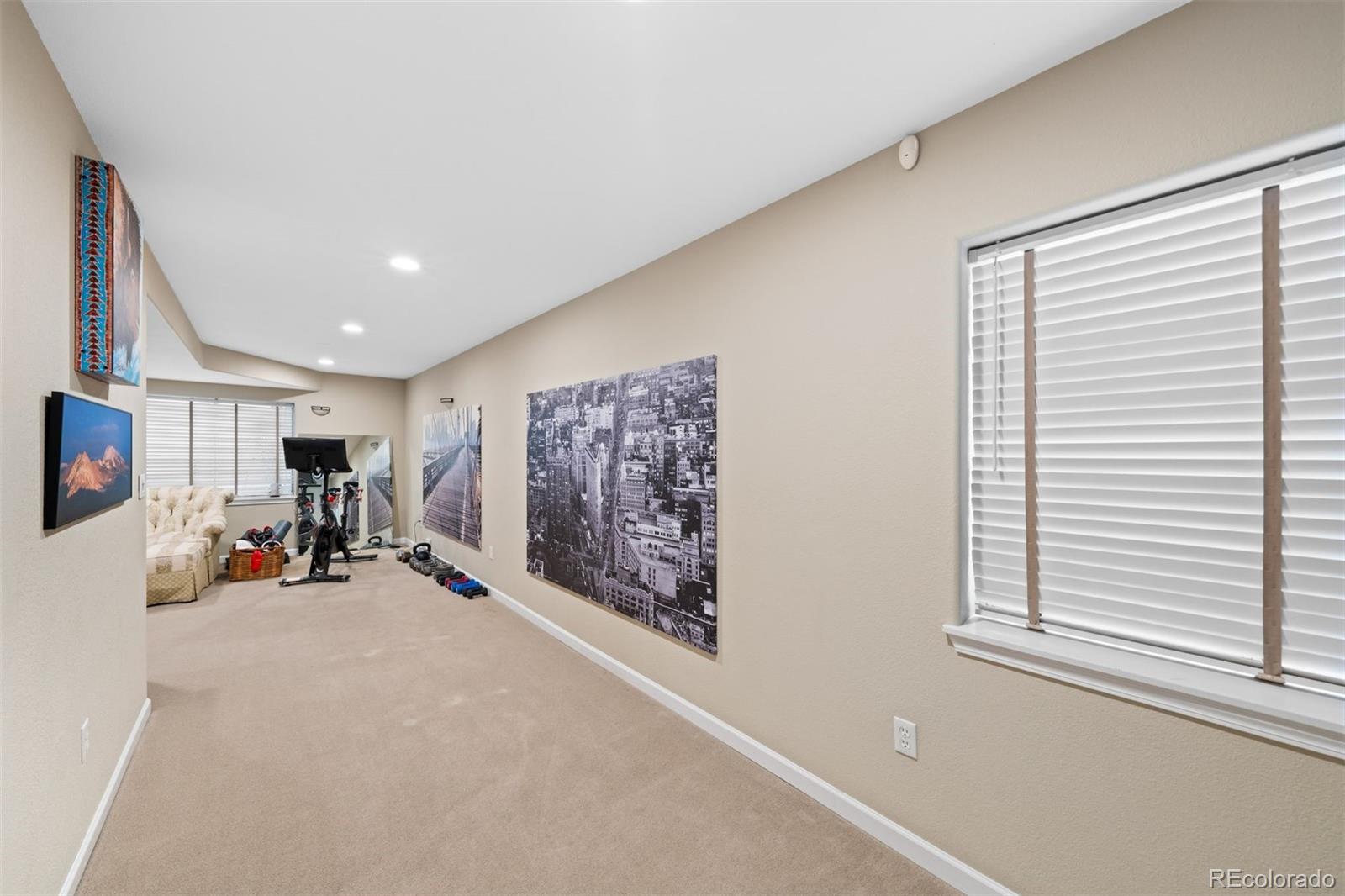 1004 Roslyn Court