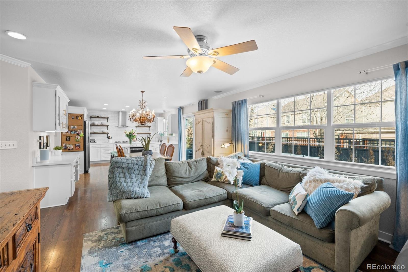 1004 Roslyn Court
