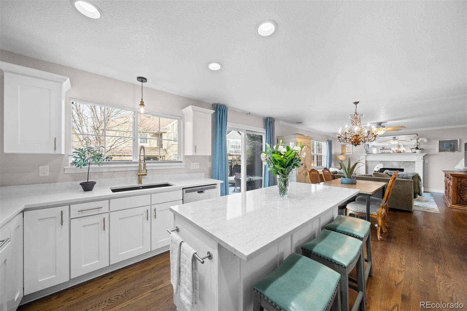 1004 Roslyn Court