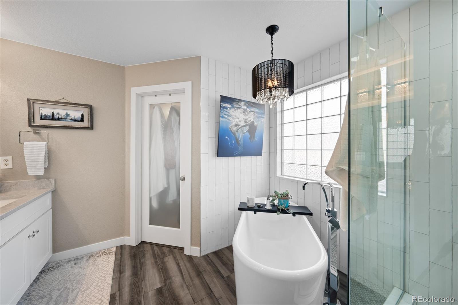 1004 Roslyn Court
