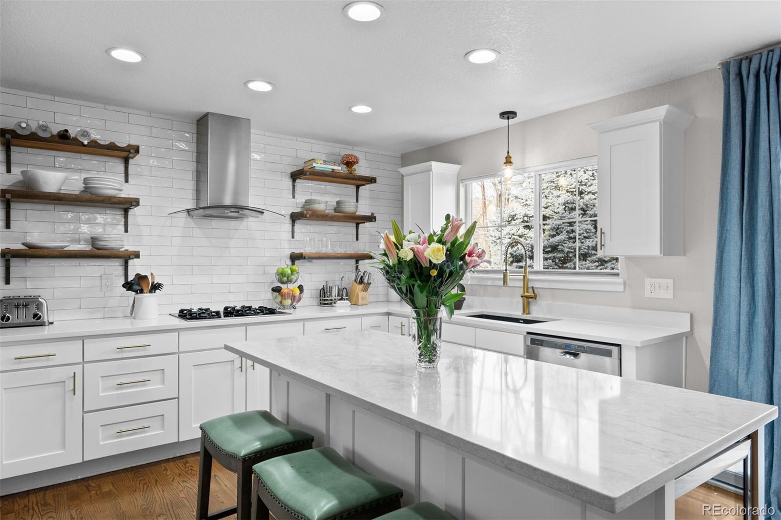 1004 Roslyn Court
