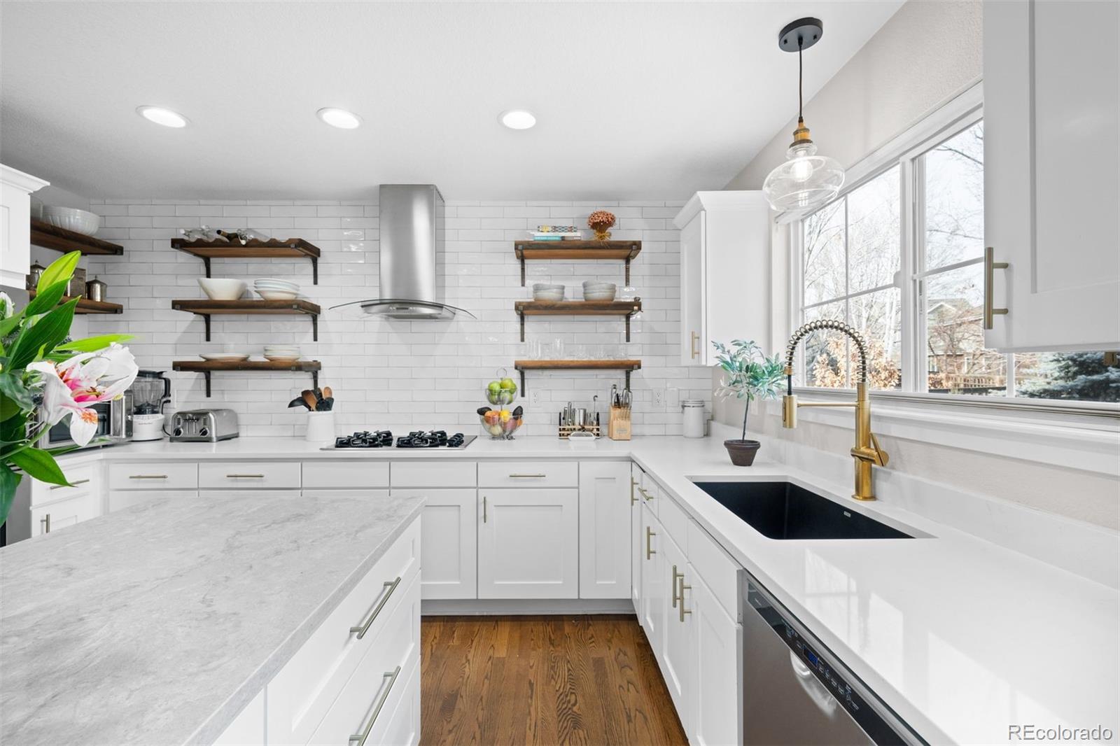 1004 Roslyn Court