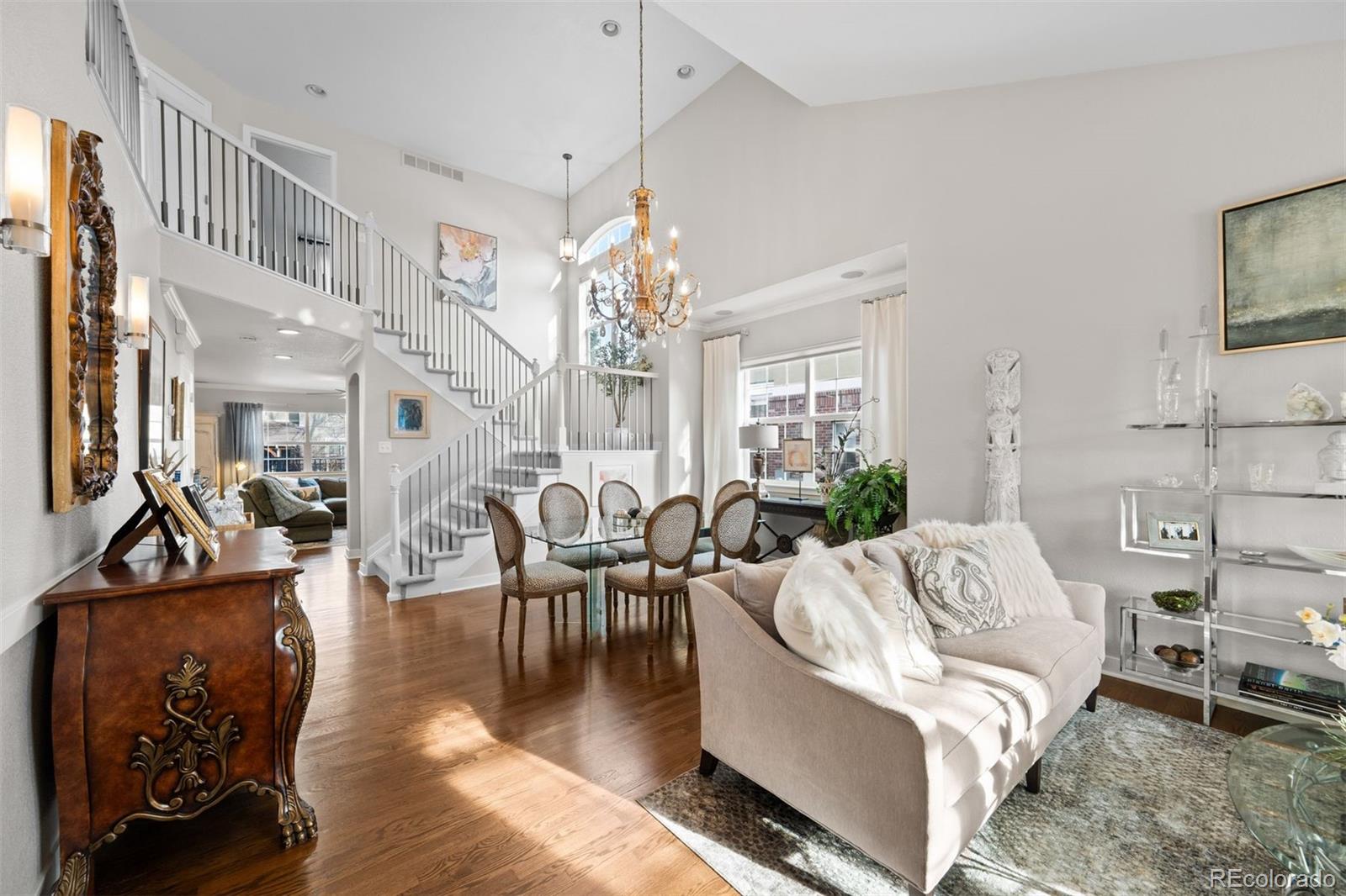 1004 Roslyn Court
