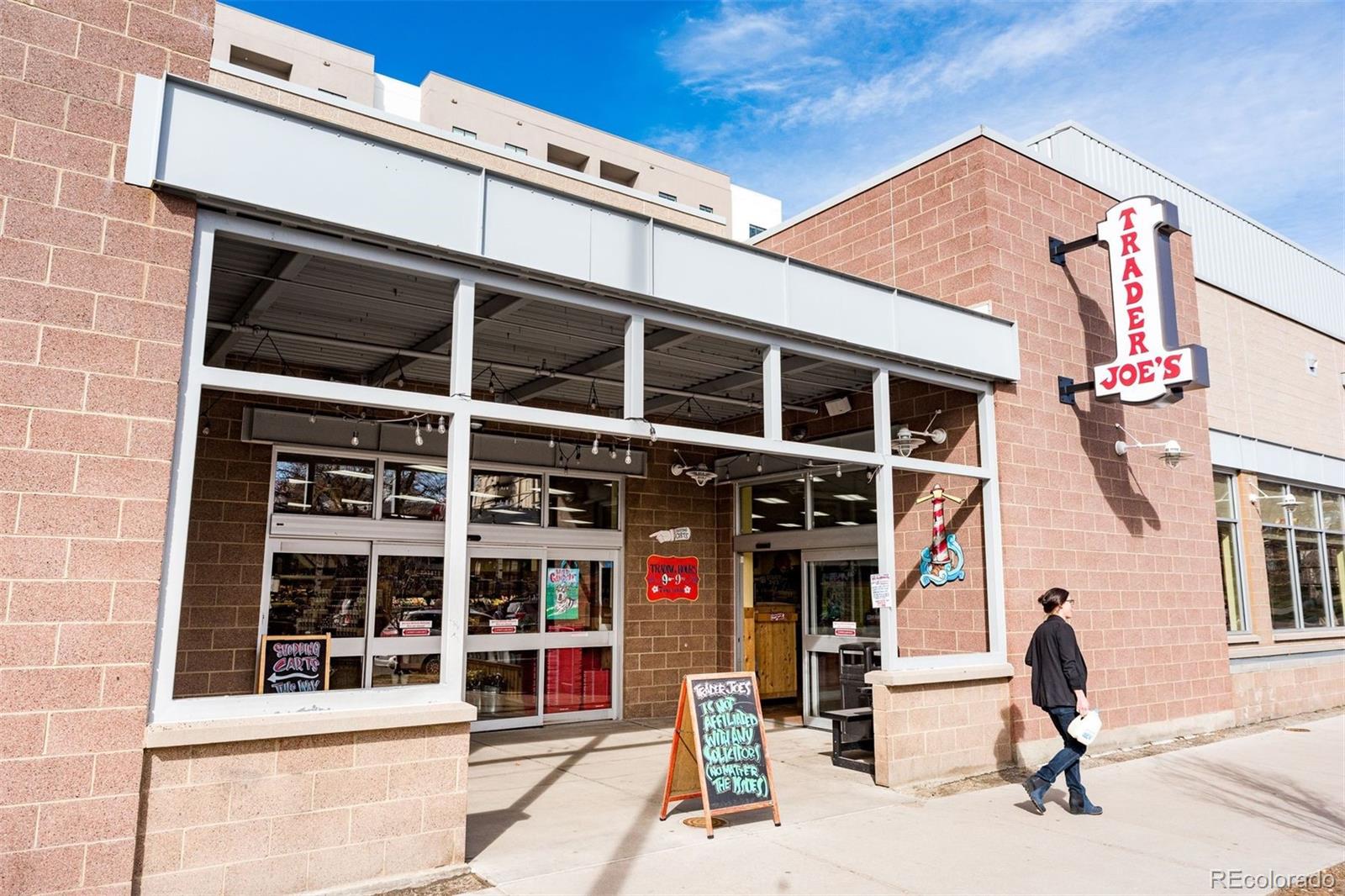 1032 N Clarkson Street Unit: 201