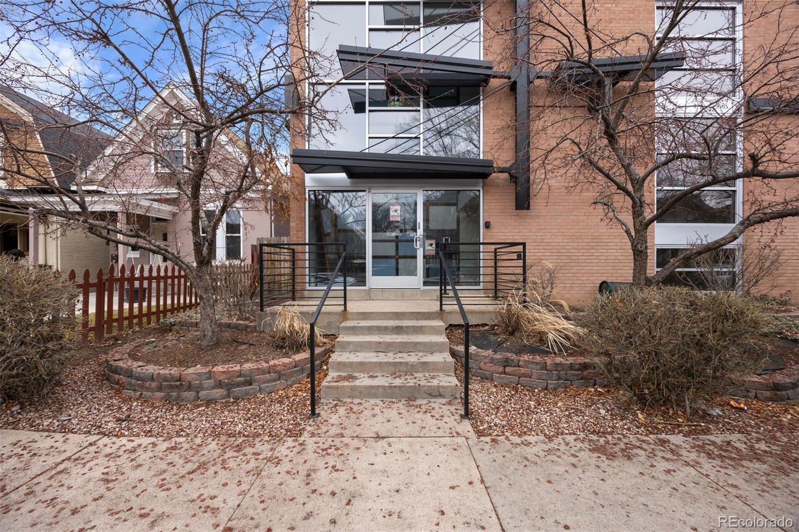 1032 N Clarkson Street Unit: 201