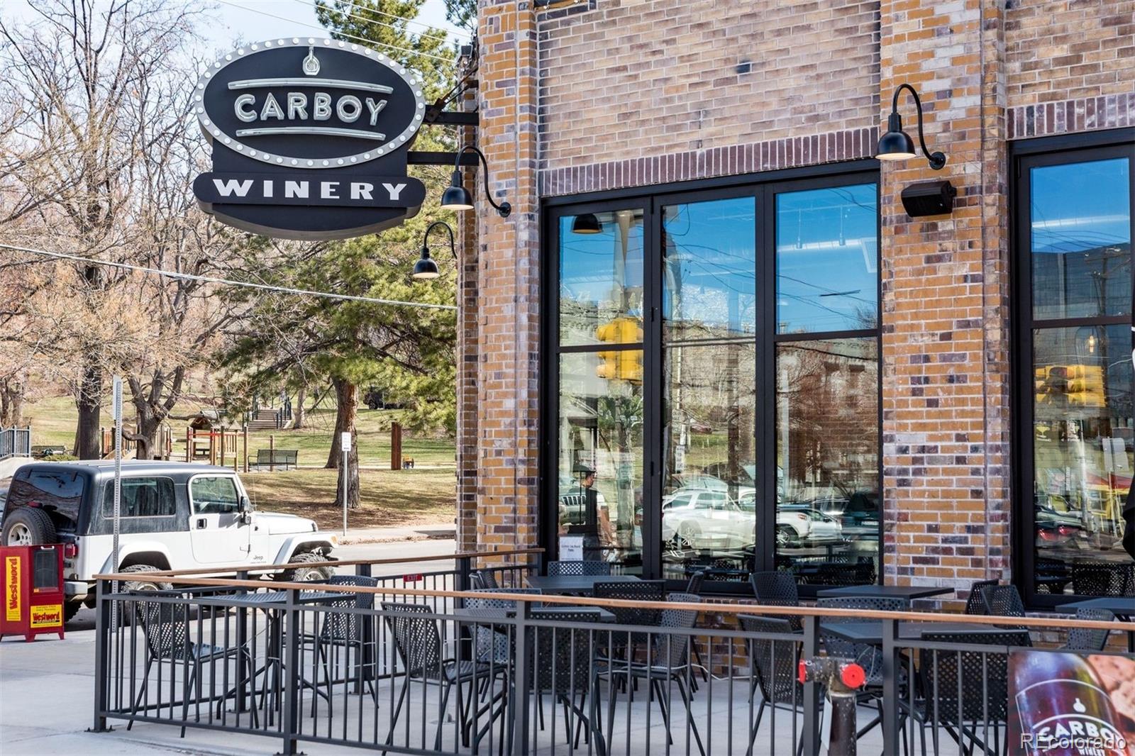 1032 N Clarkson Street Unit: 201