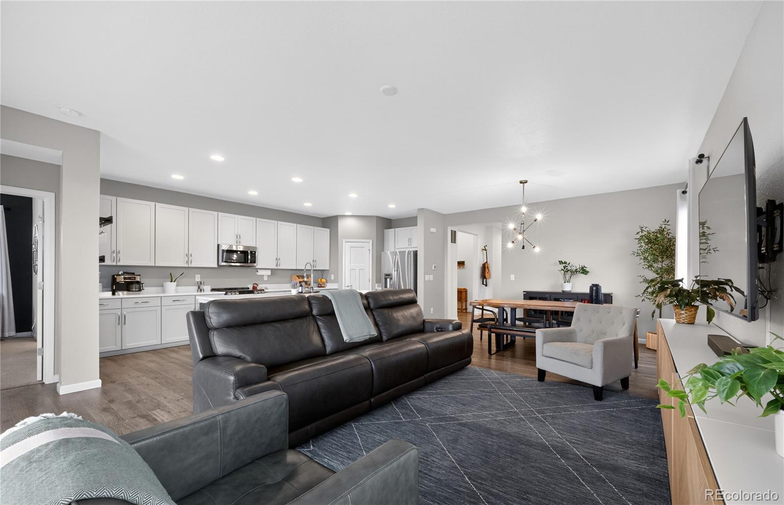 544 W 174th Place