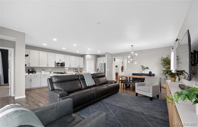 544 W 174th Place